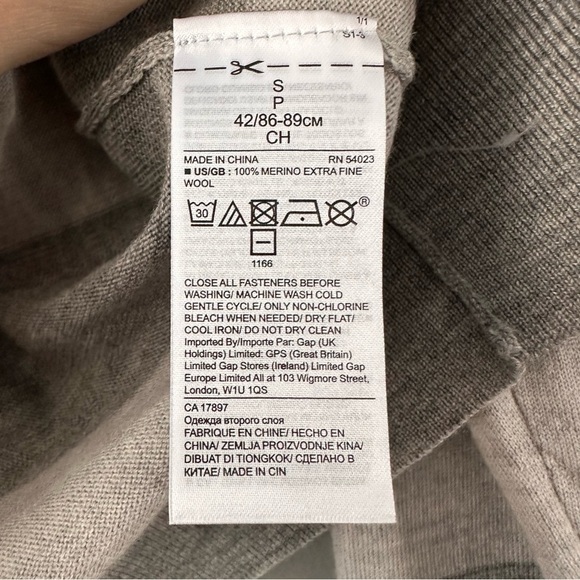 Banana Republic 100% Merino Wool Button Down Lightweight Cardigan | Light + Dark - Picture 7 of 8